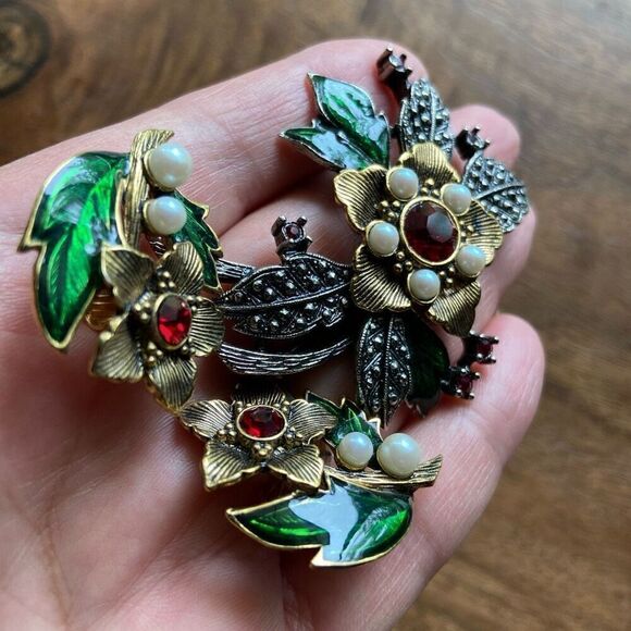 AVON Vtg Brooch & Earrings Set - Picture 3 of 6